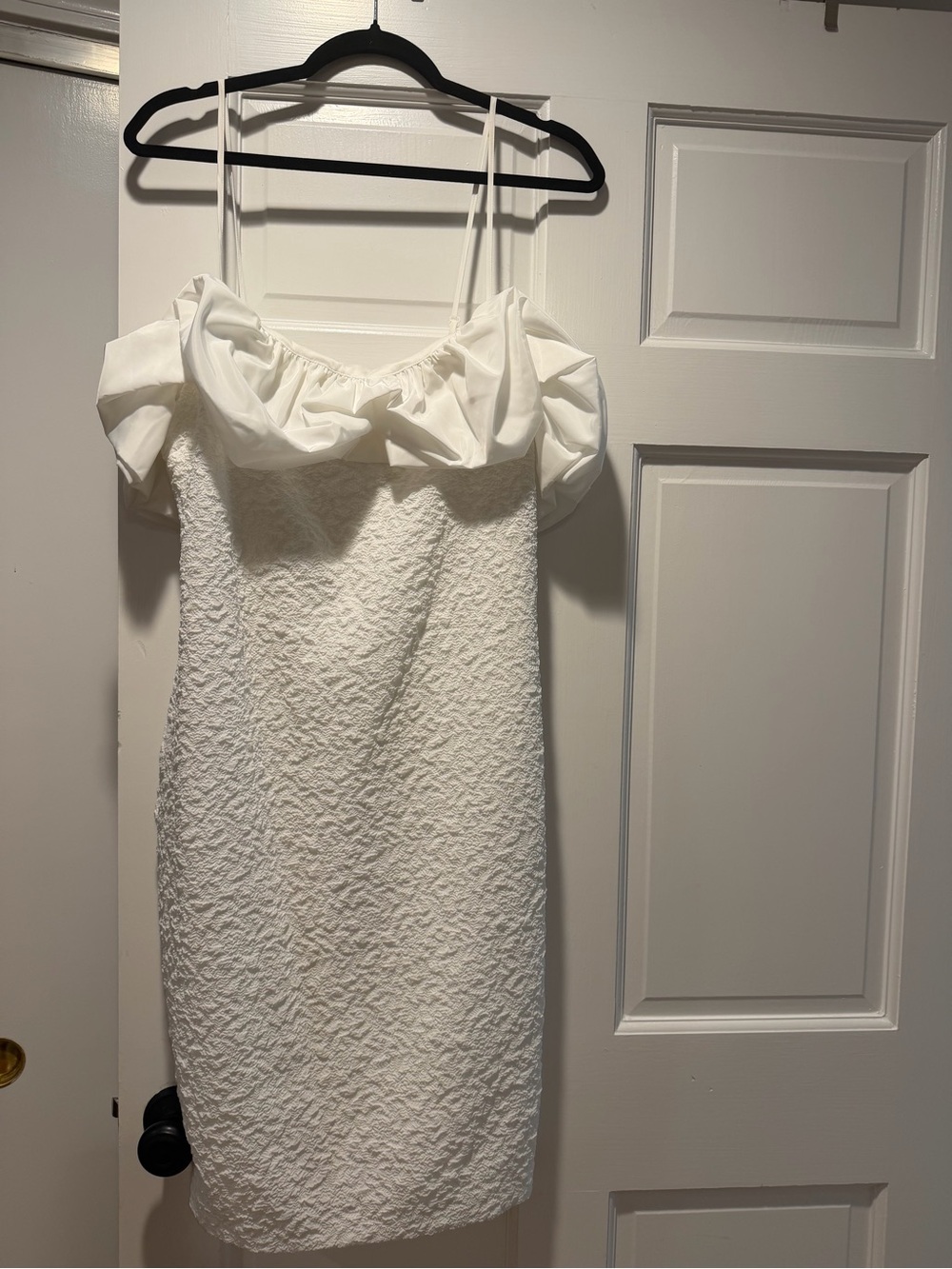 Badgley Mischka White Textured Off-Shoulder Strap Dress